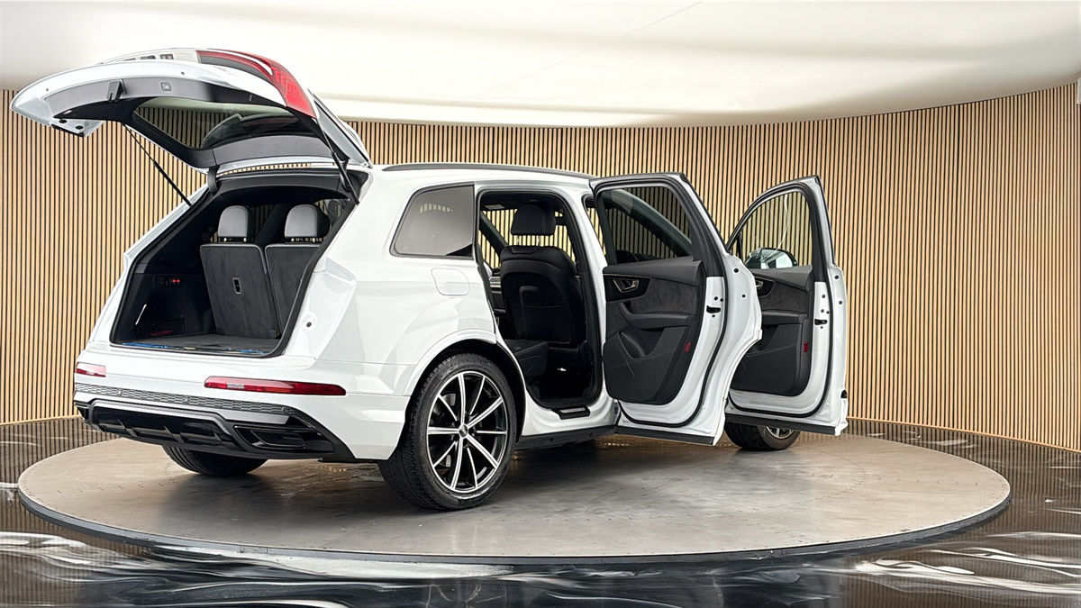 More views of Audi Q7