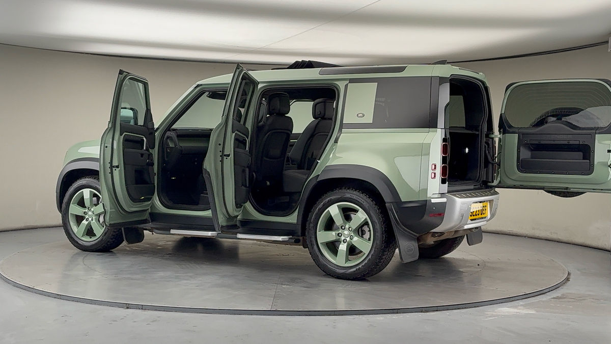 More views of Land Rover Defender 110