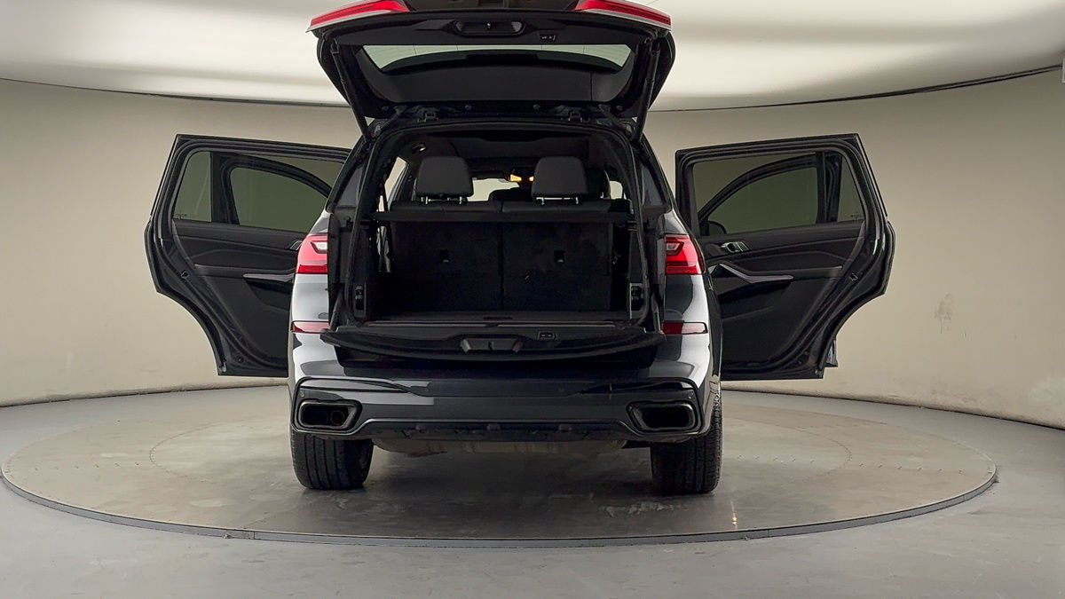 More views of BMW X7