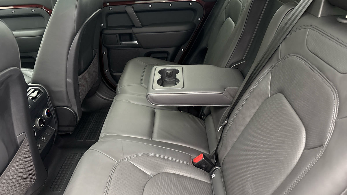 Land Rover Defender 130 Urban Image 9