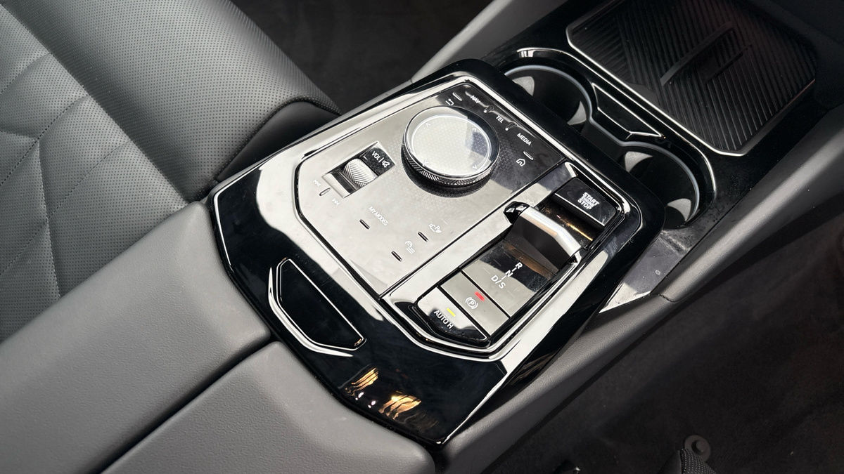 BMW 5 Series Image 18