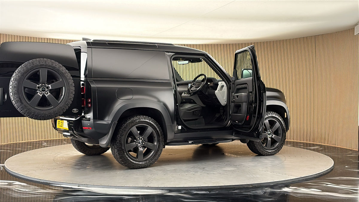 More views of Land Rover Defender 90