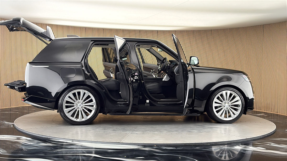 More views of Land Rover Range Rover