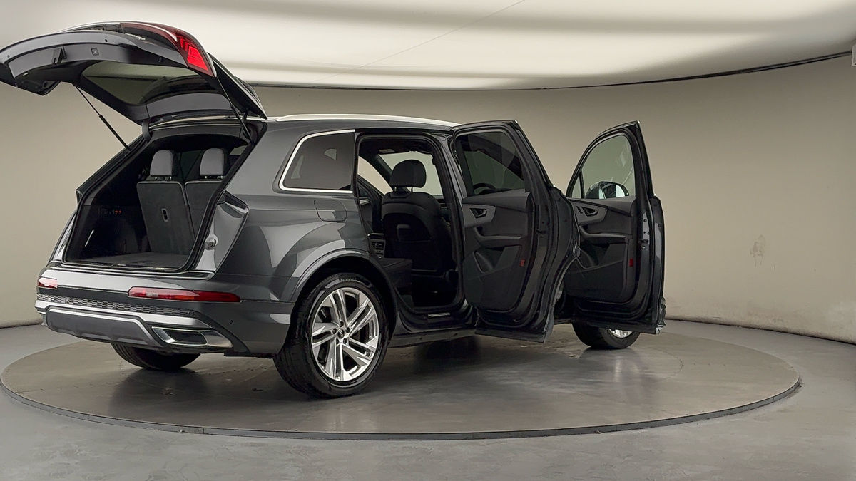 More views of Audi Q7