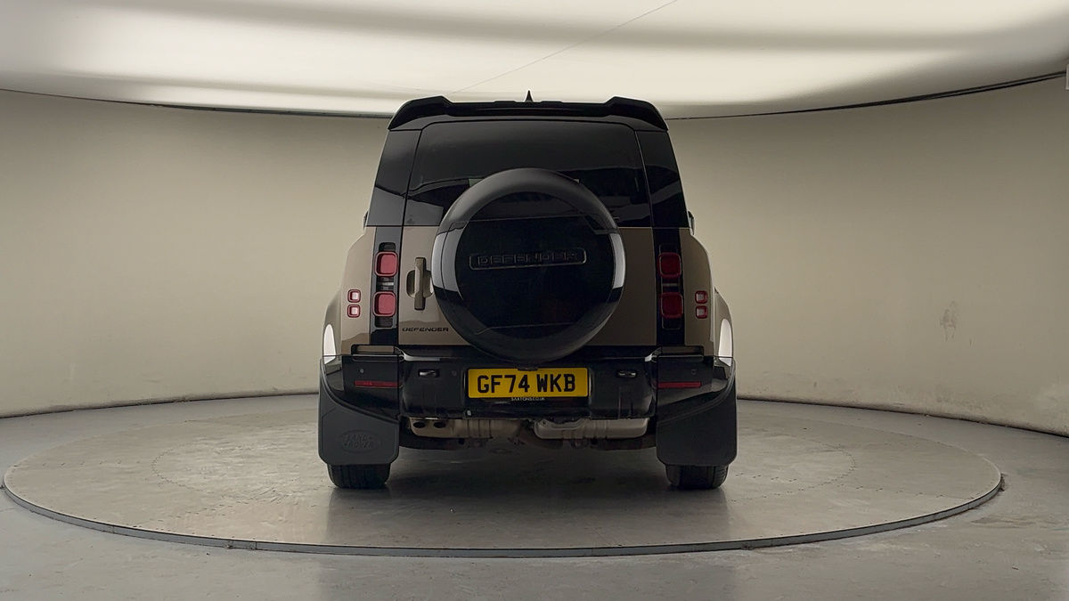 Land Rover Defender 110 Image 4