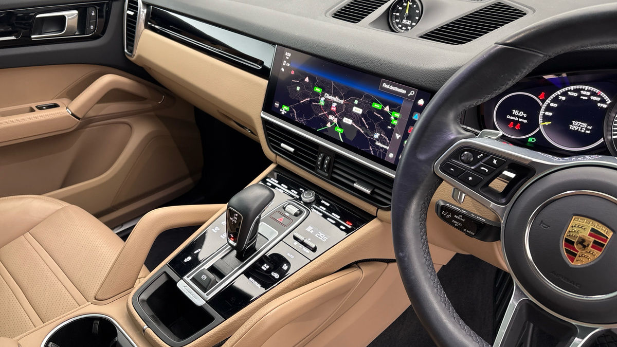 Porsche Cayenne Image 18