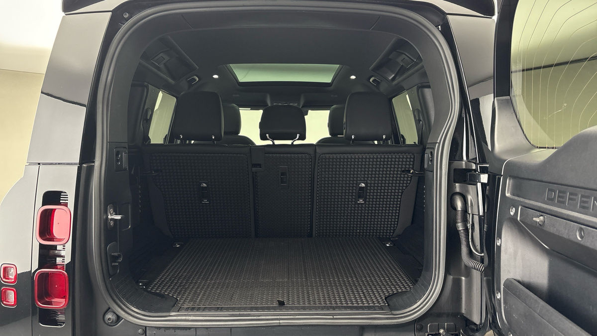 Land Rover Defender 110 Urban Image 22