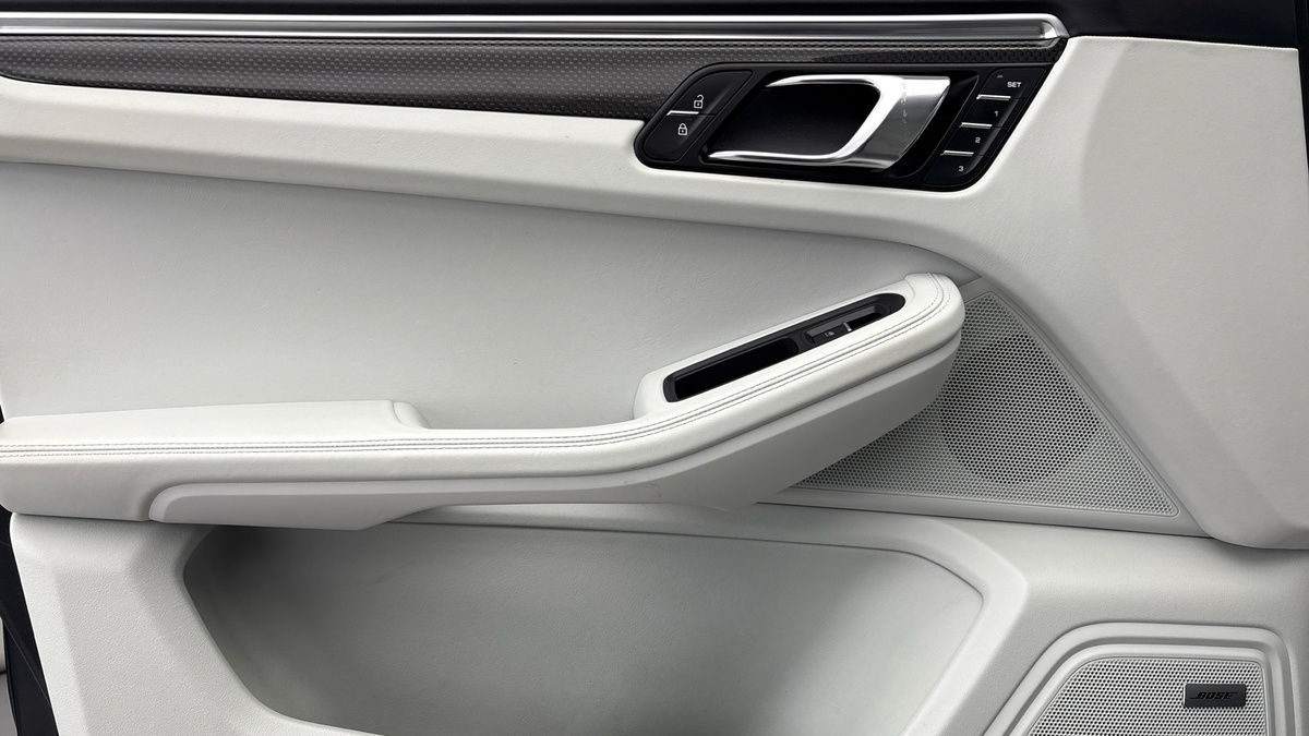 Porsche Macan Image 19