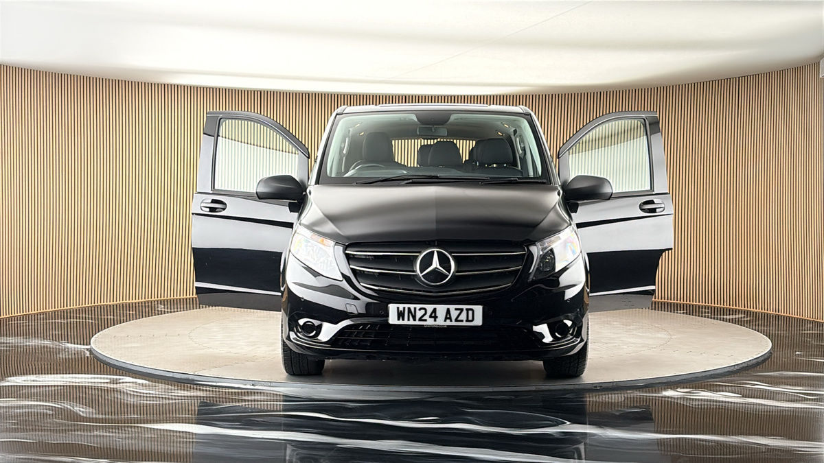 More views of Mercedes-Benz Vito