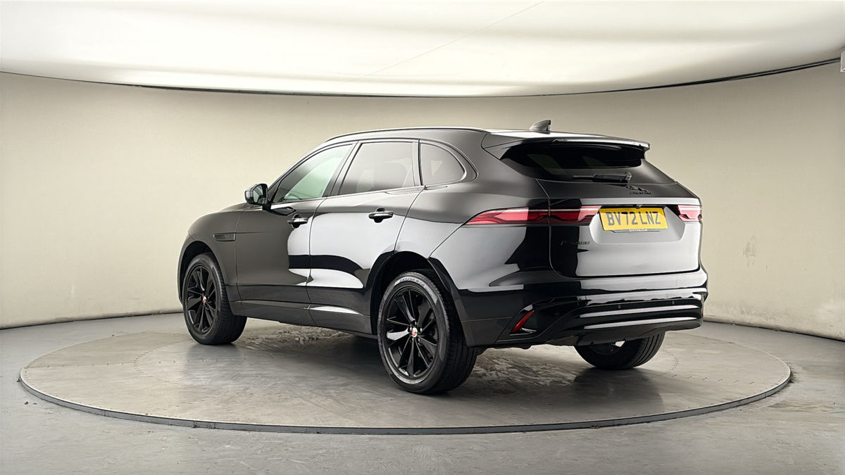 Jaguar F-PACE Image 2