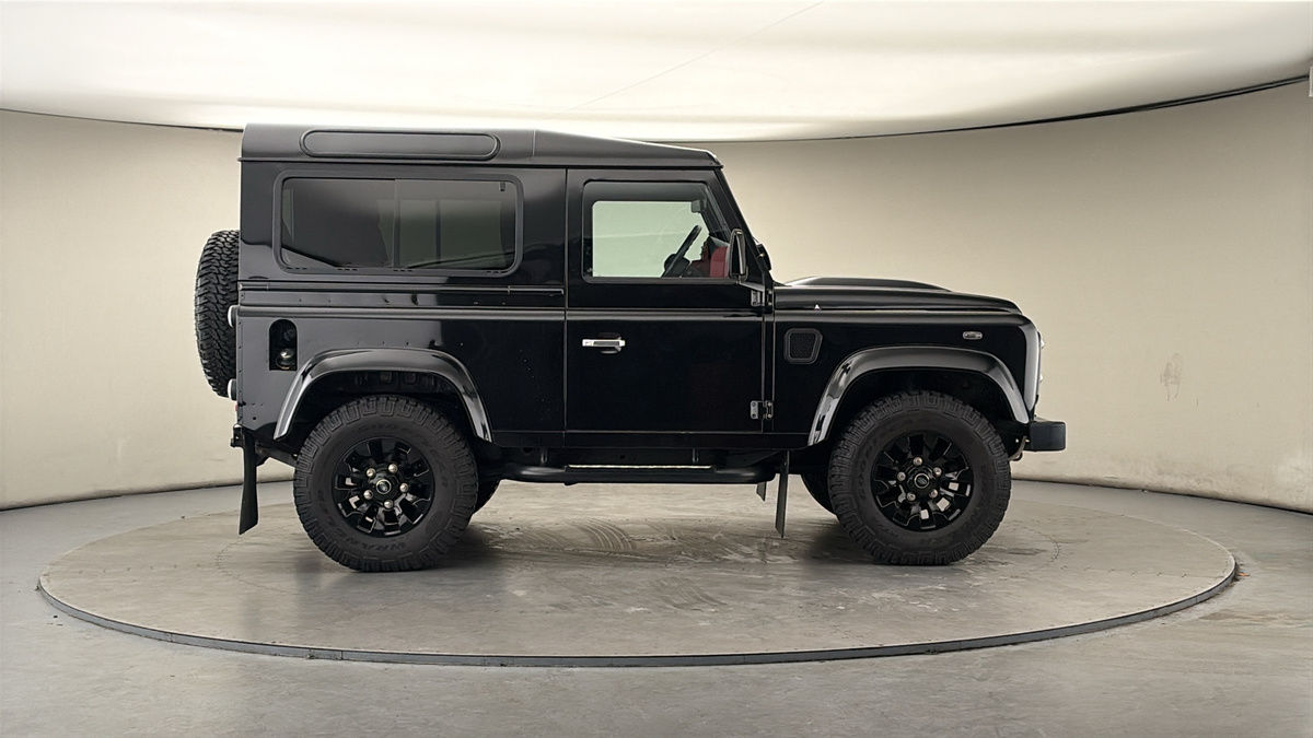 Land Rover Defender 90 Image 16