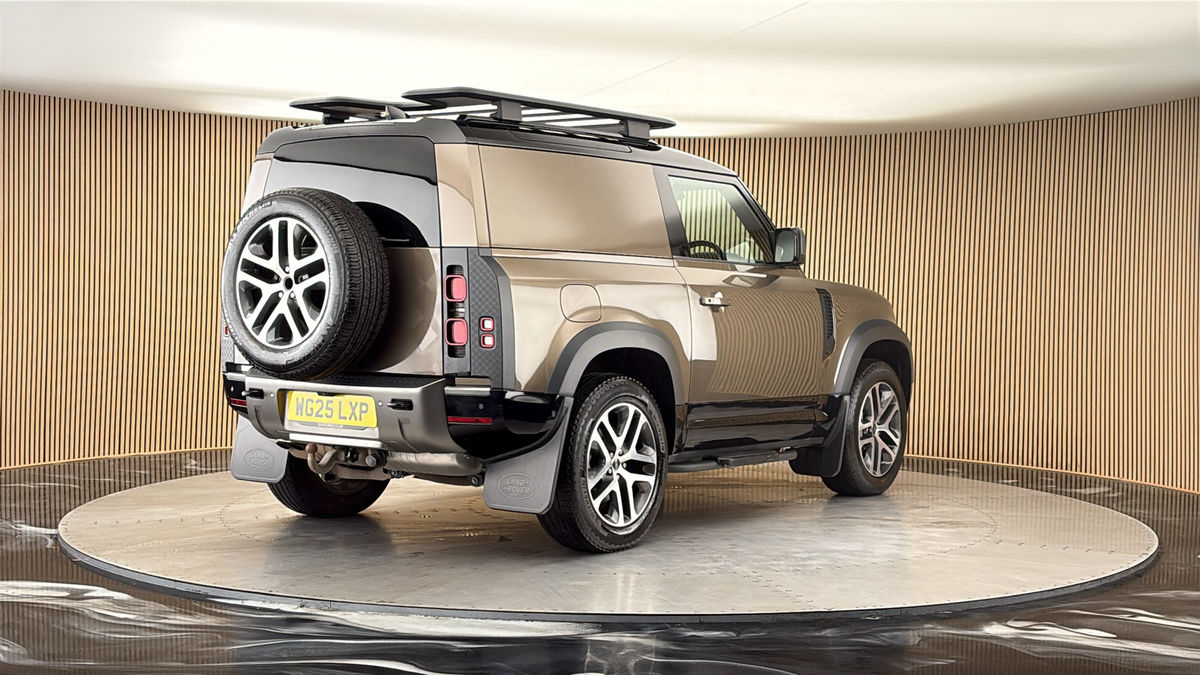 More views of Land Rover Defender 90