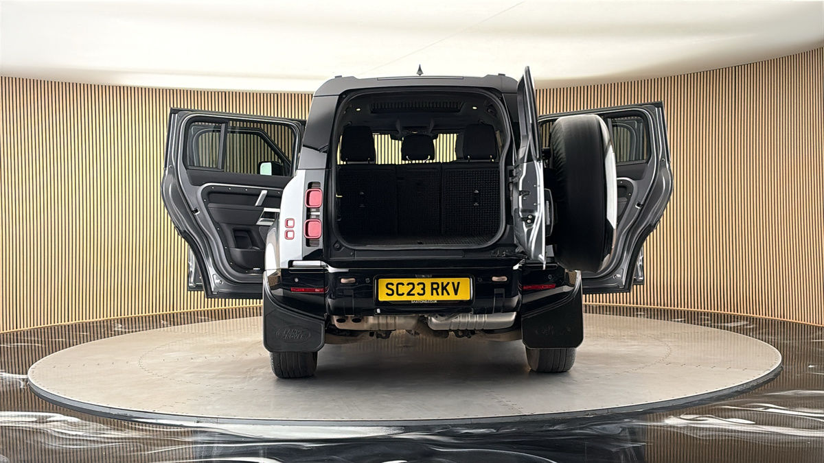 More views of Land Rover Defender 110
