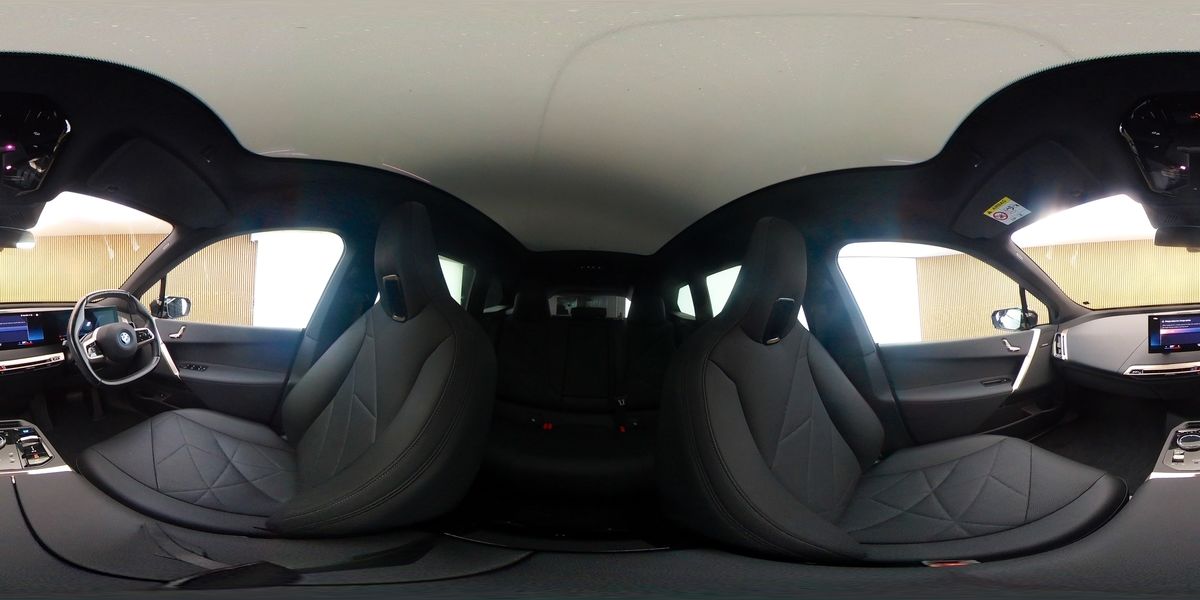 More views of BMW iX