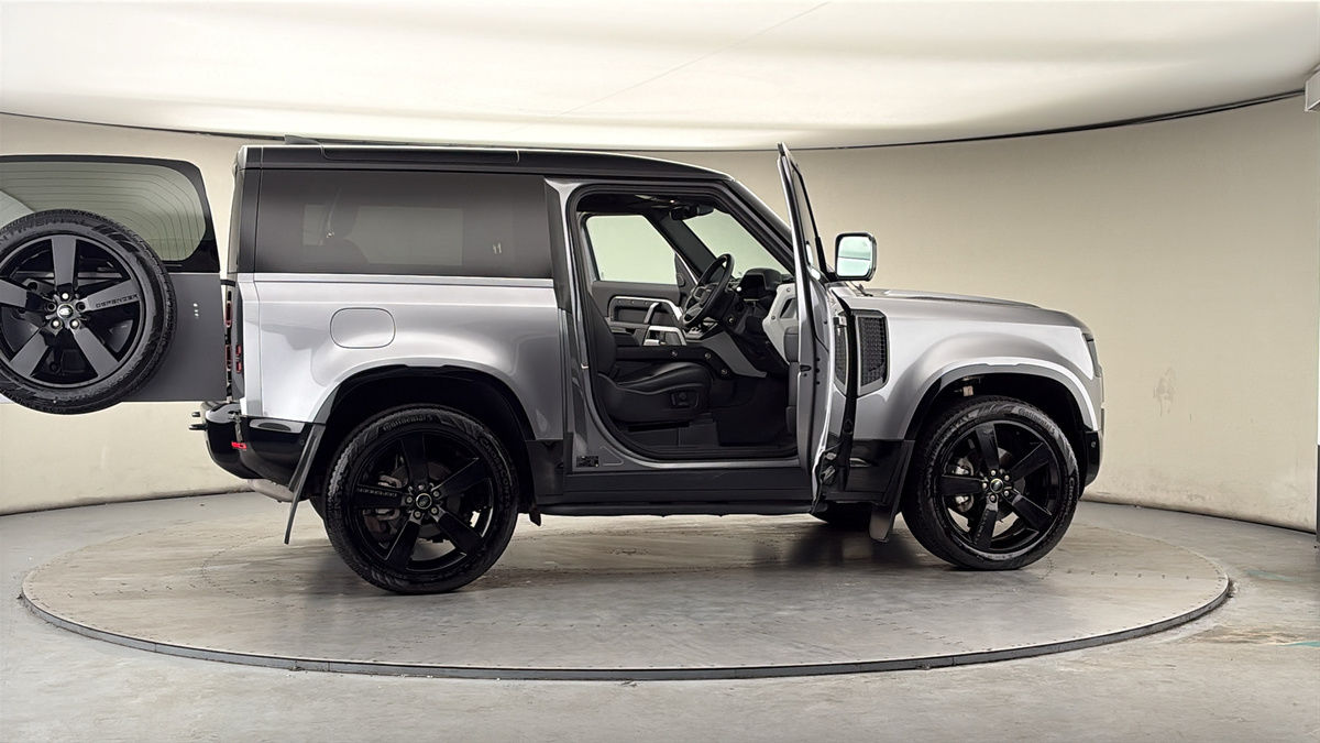 More views of Land Rover Defender 90