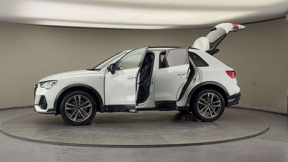 More views of Audi Q3