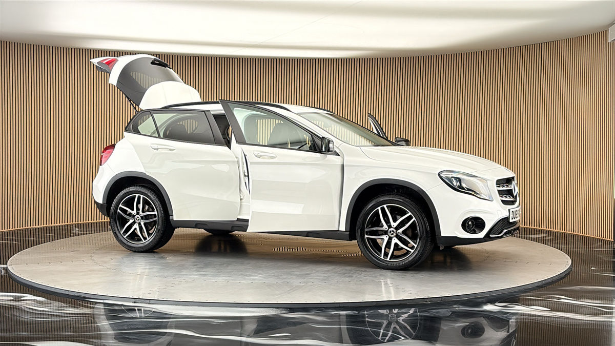 More views of Mercedes-Benz GLA