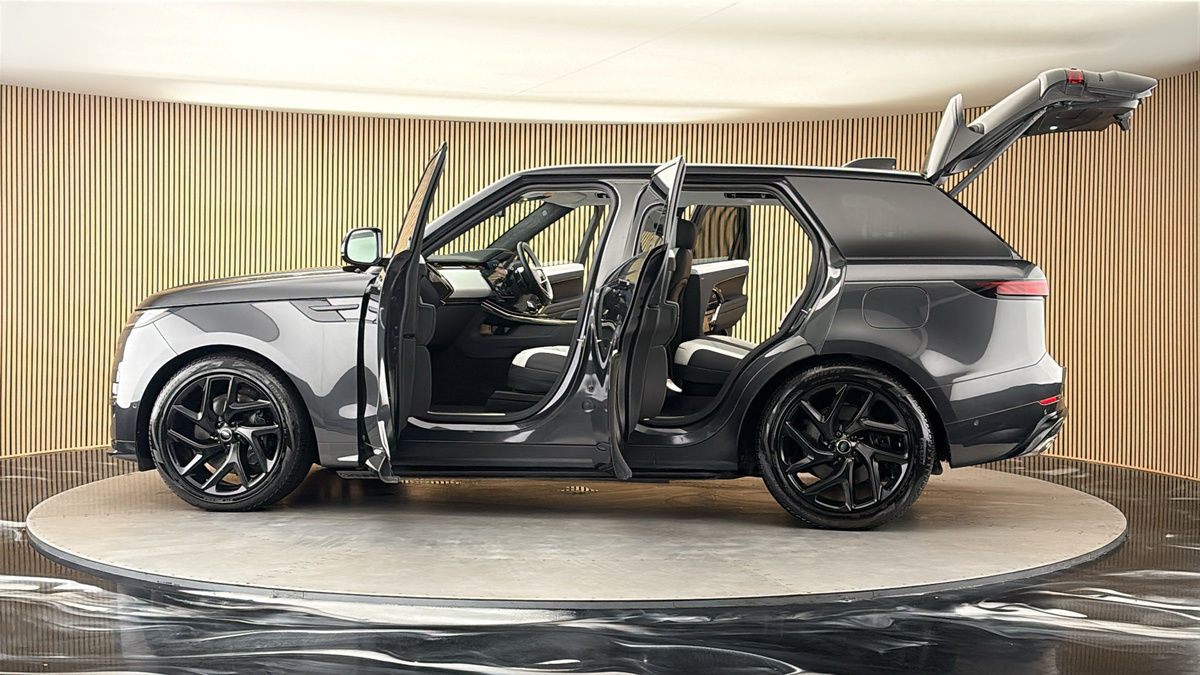 More views of Land Rover Range Rover Sport