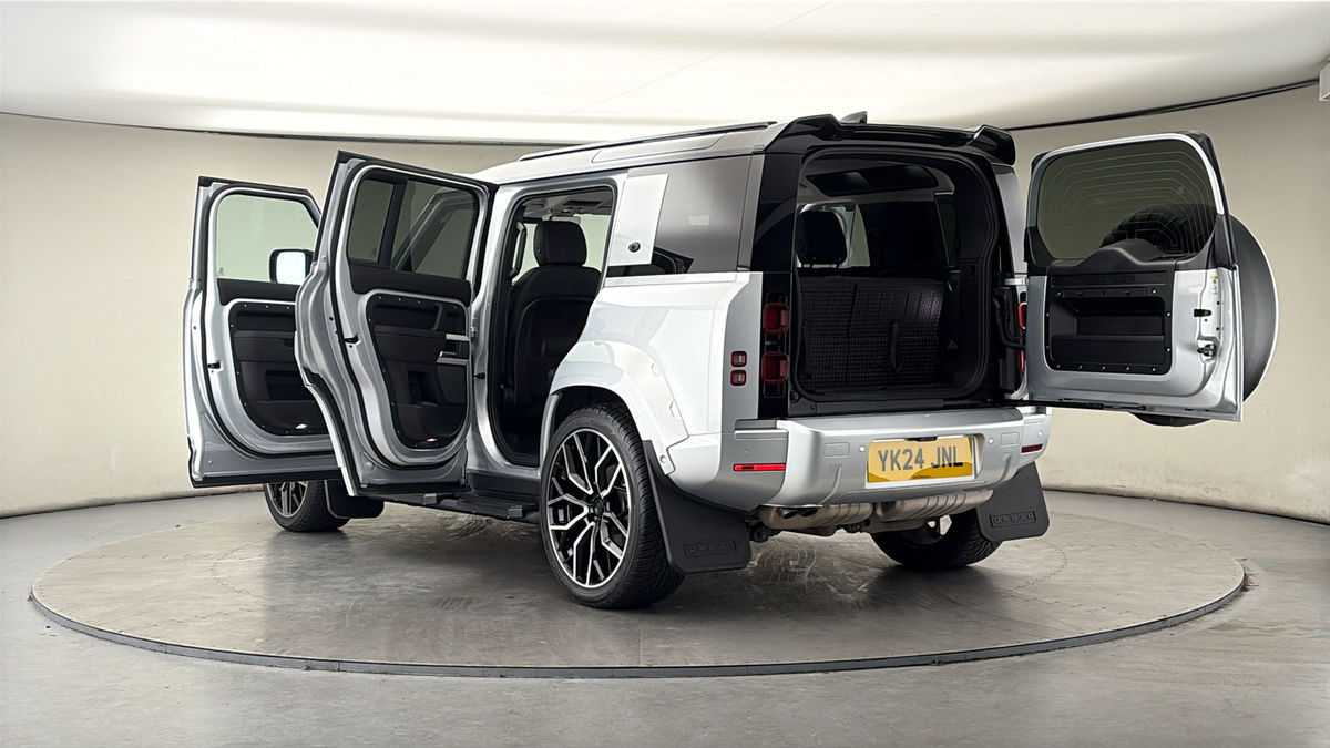 Land Rover Defender 110 Urban Image 23