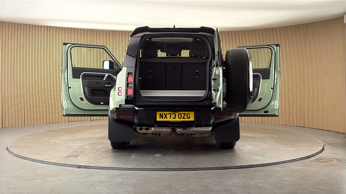 More views of Land Rover Defender 90