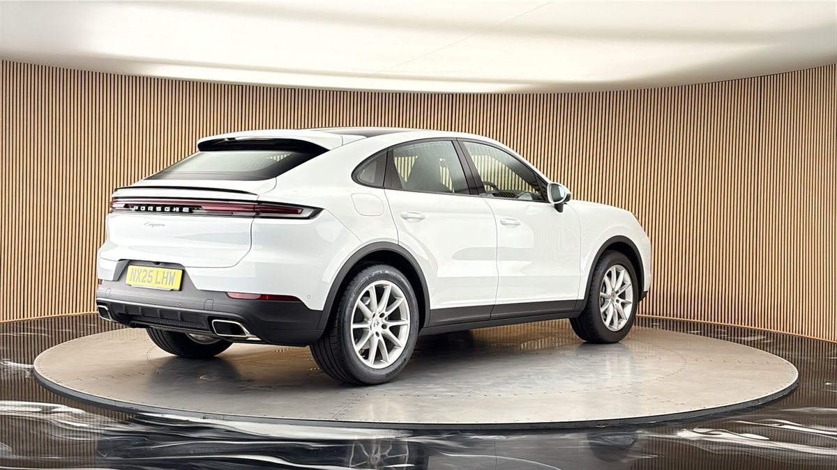 Porsche Cayenne Image 21