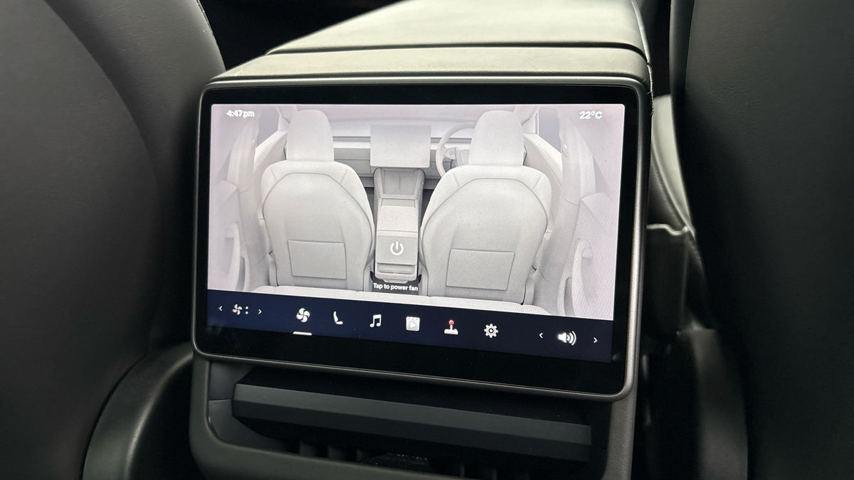 Tesla Model 3 Image 28