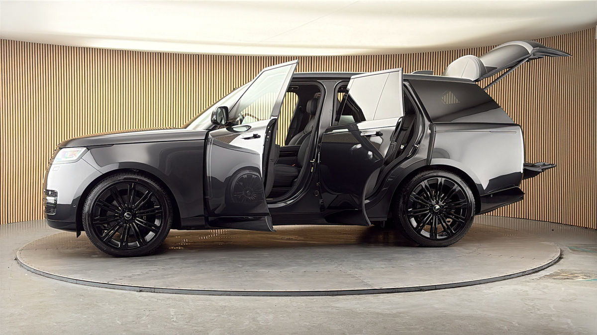 More views of Land Rover Range Rover