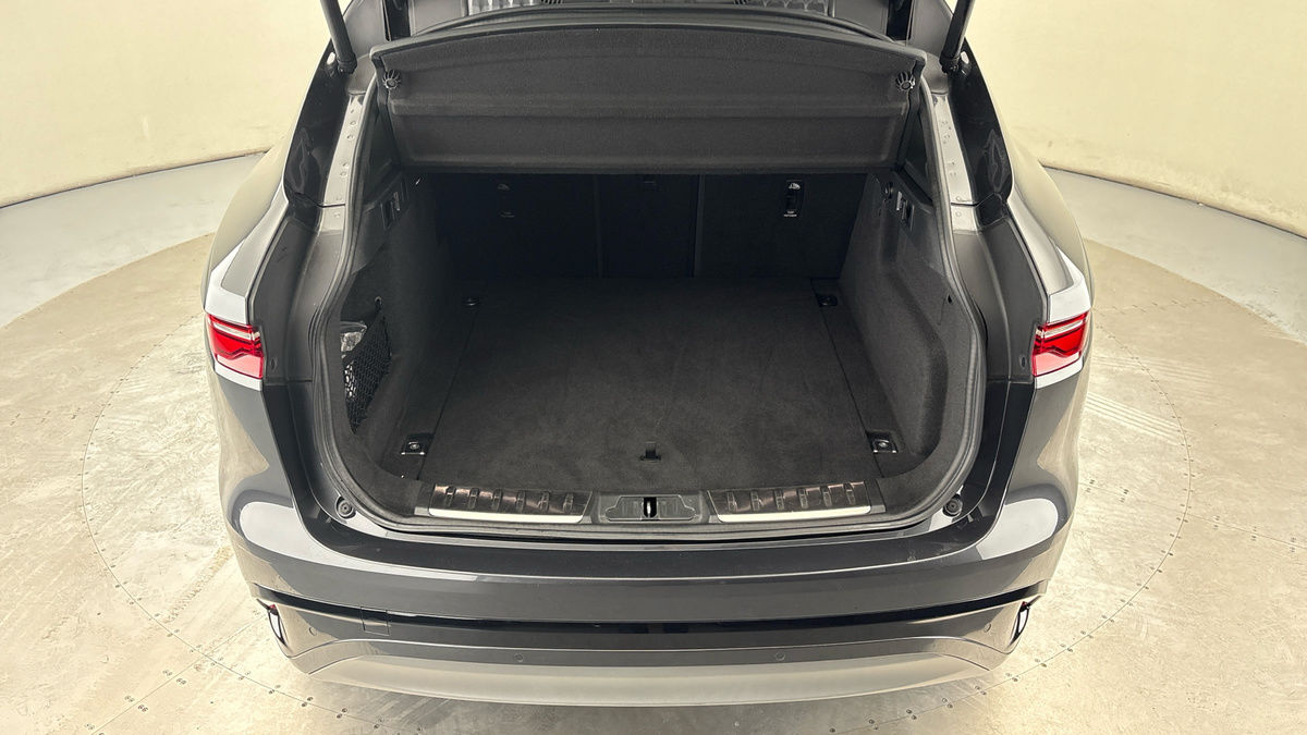 Jaguar F-PACE Image 11