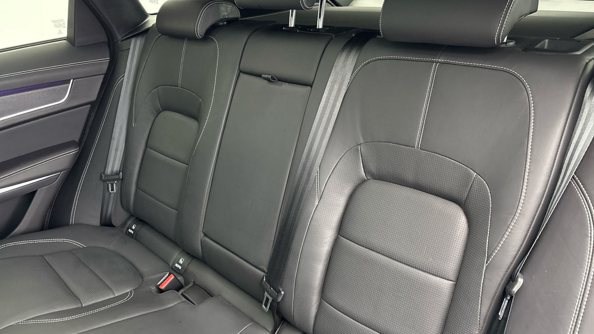 Jaguar F-PACE Image 8