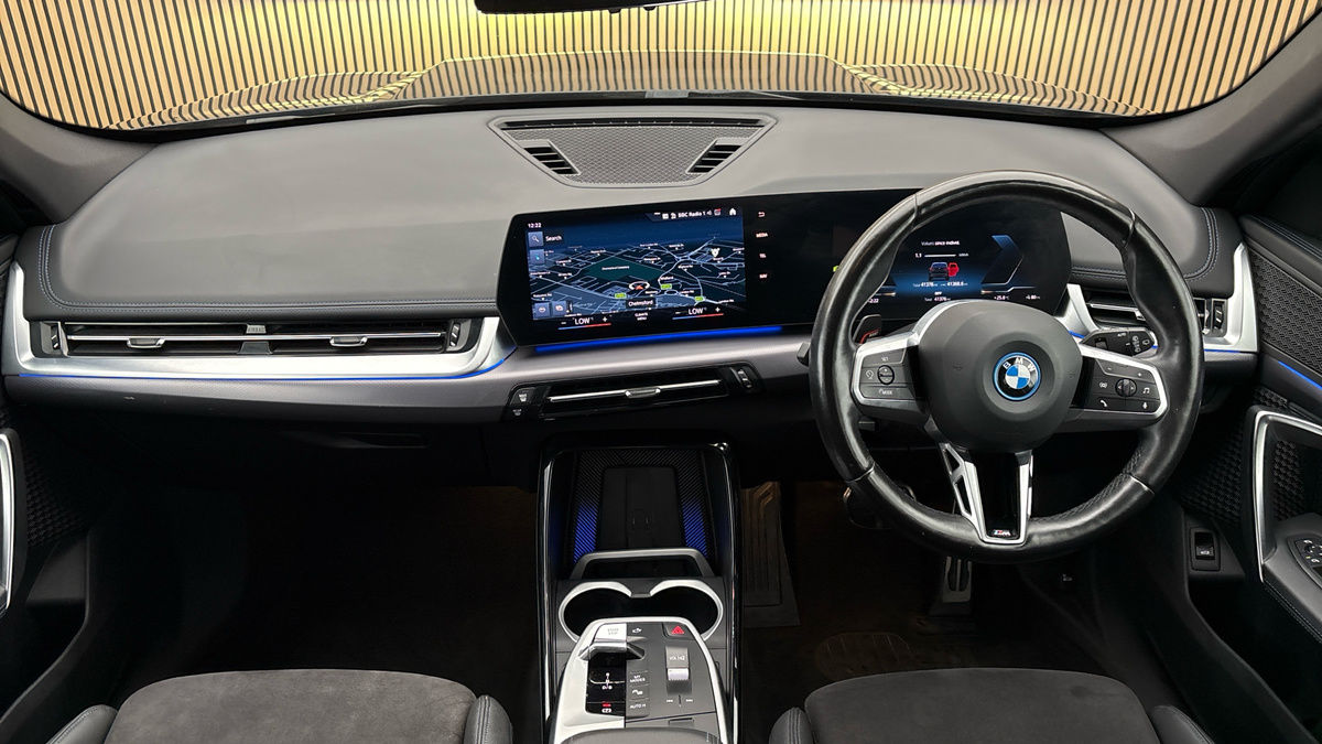 BMW iX1 Image 12