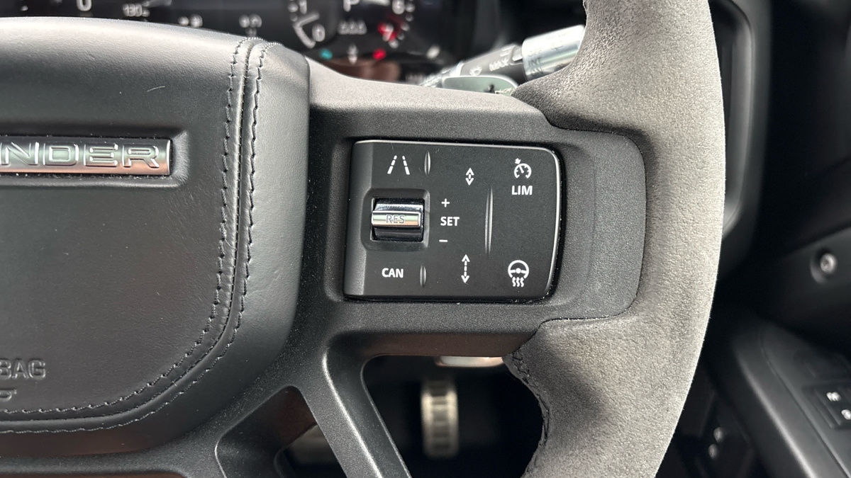 Land Rover Defender 90 Image 14