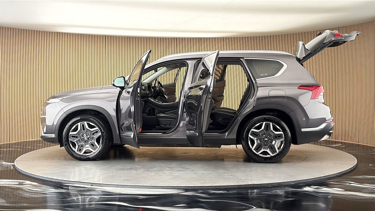 More views of Hyundai Santa Fe