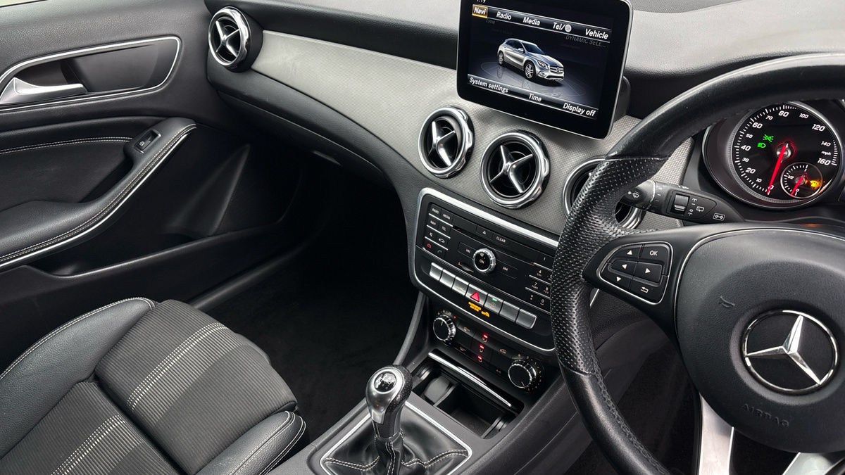 Mercedes-Benz GLA Image 18