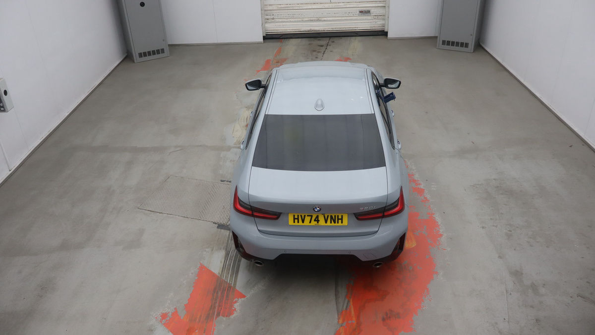 BMW 3 Series Image 8