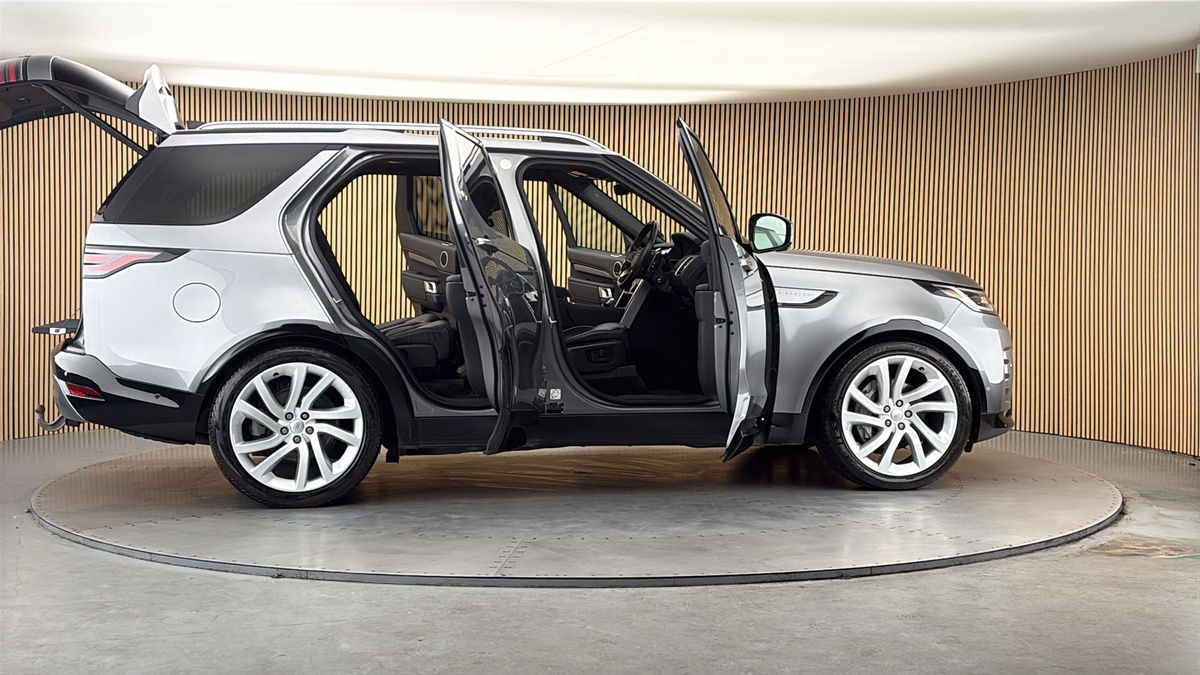 More views of Land Rover Discovery