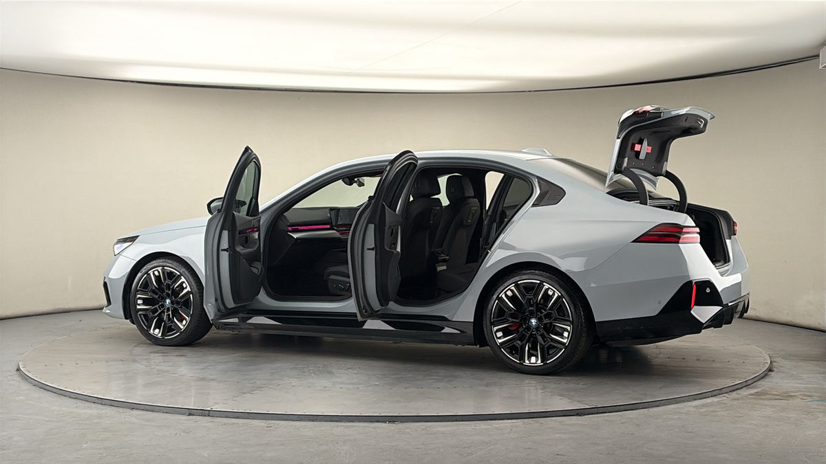 More views of BMW i5