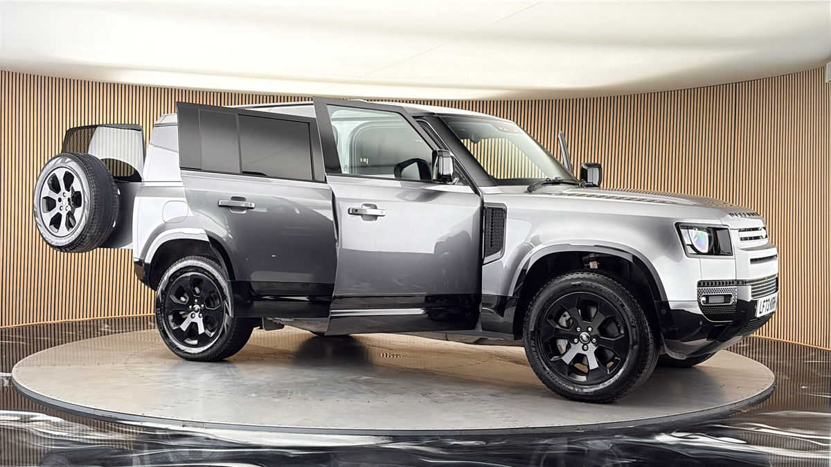 More views of Land Rover Defender 110