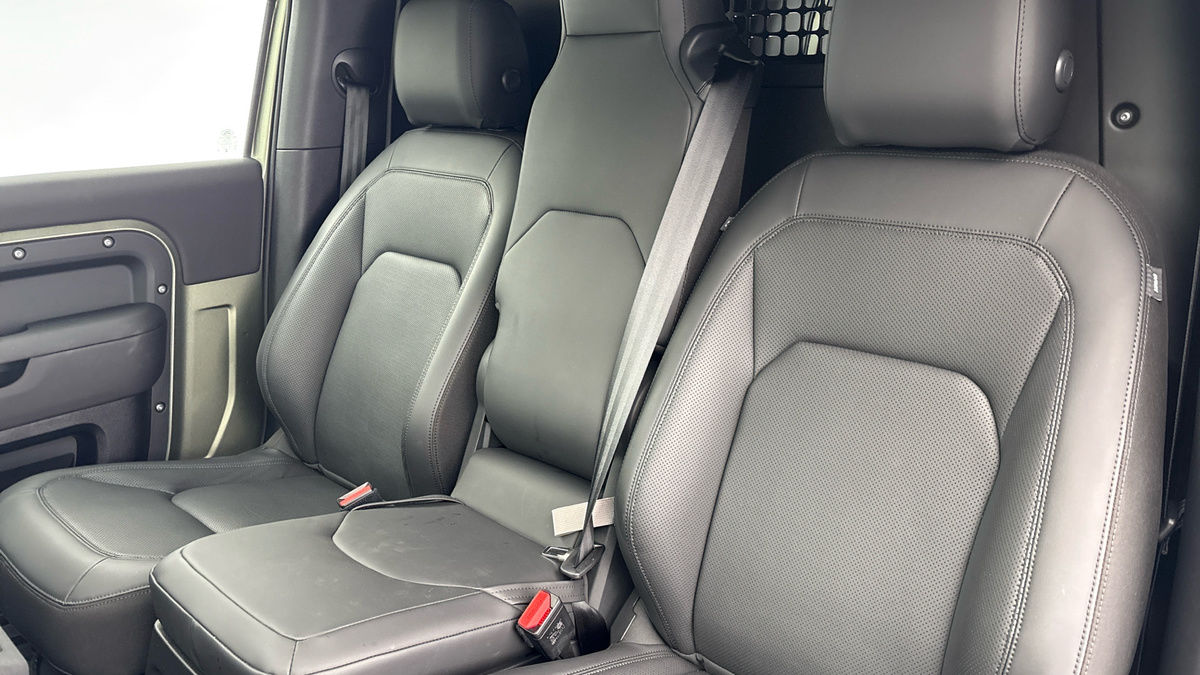 Land Rover Defender 90 Image 7