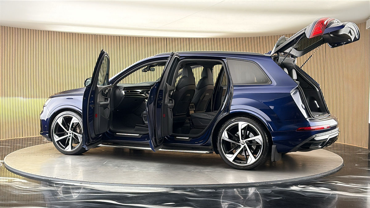 More views of Audi Q7