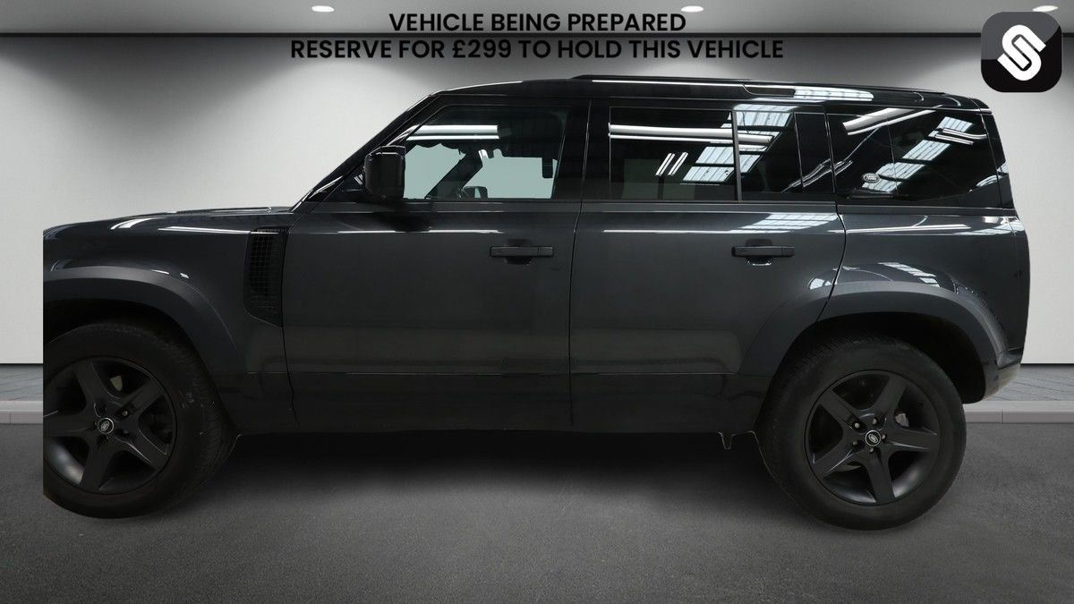 Land Rover Defender 110 Image 6