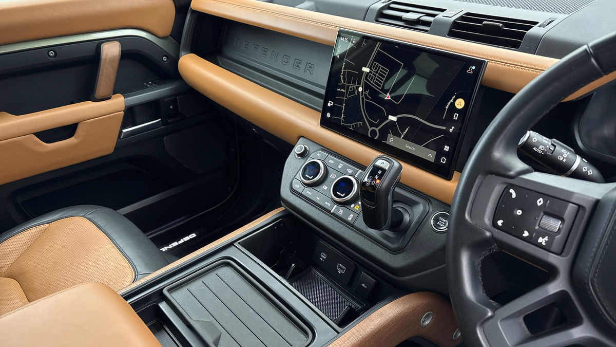 Land Rover Defender 110 Image 18