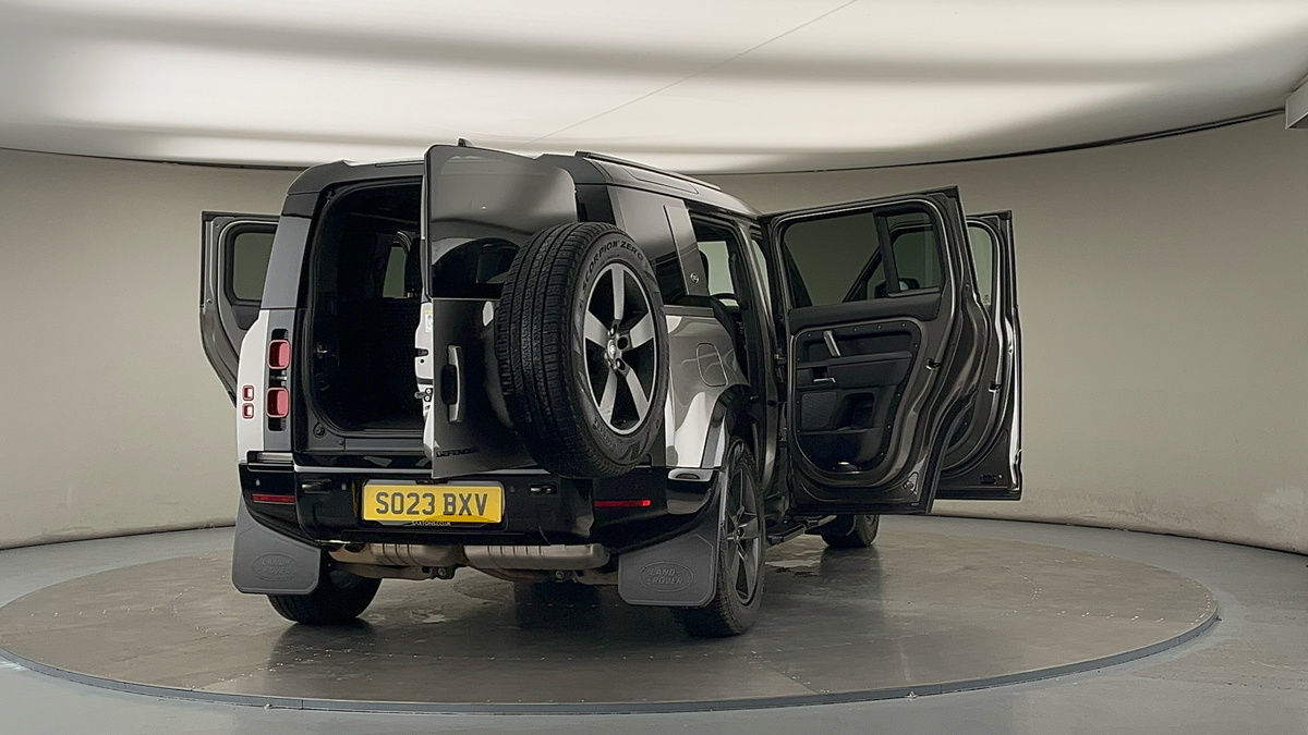 More views of Land Rover Defender 110
