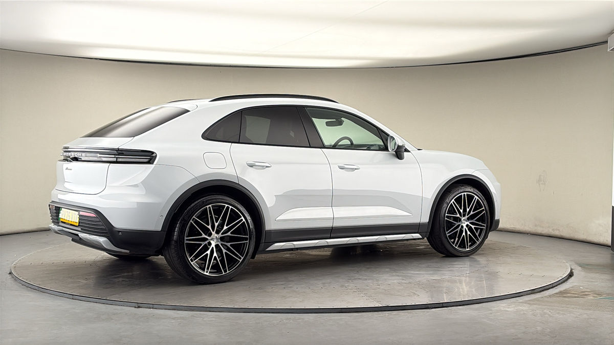 More views of Porsche Macan