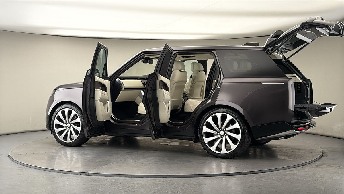 More views of Land Rover Range Rover