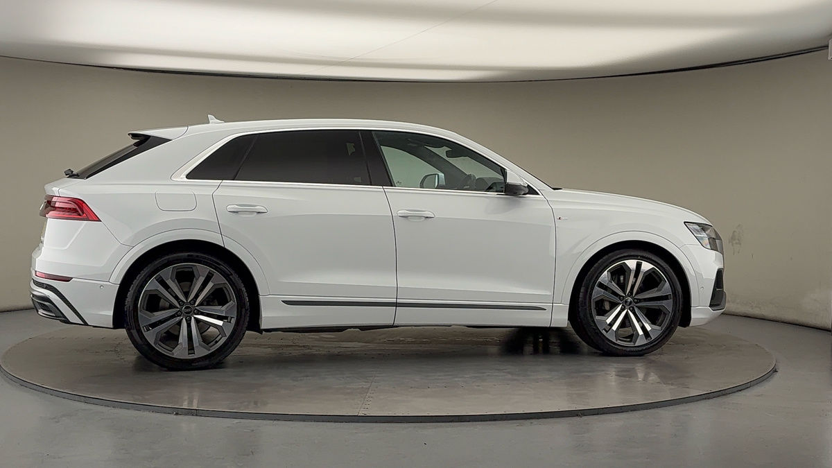 More views of Audi Q8