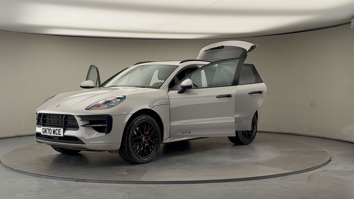 More views of Porsche Macan