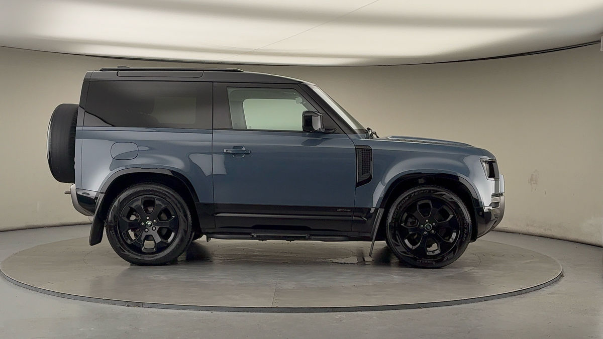 Land Rover Defender 90 Image 16