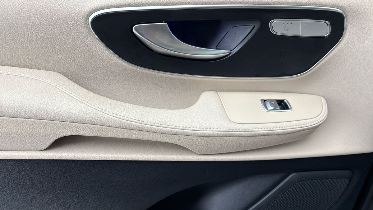 Mercedes-Benz V Class Image 19