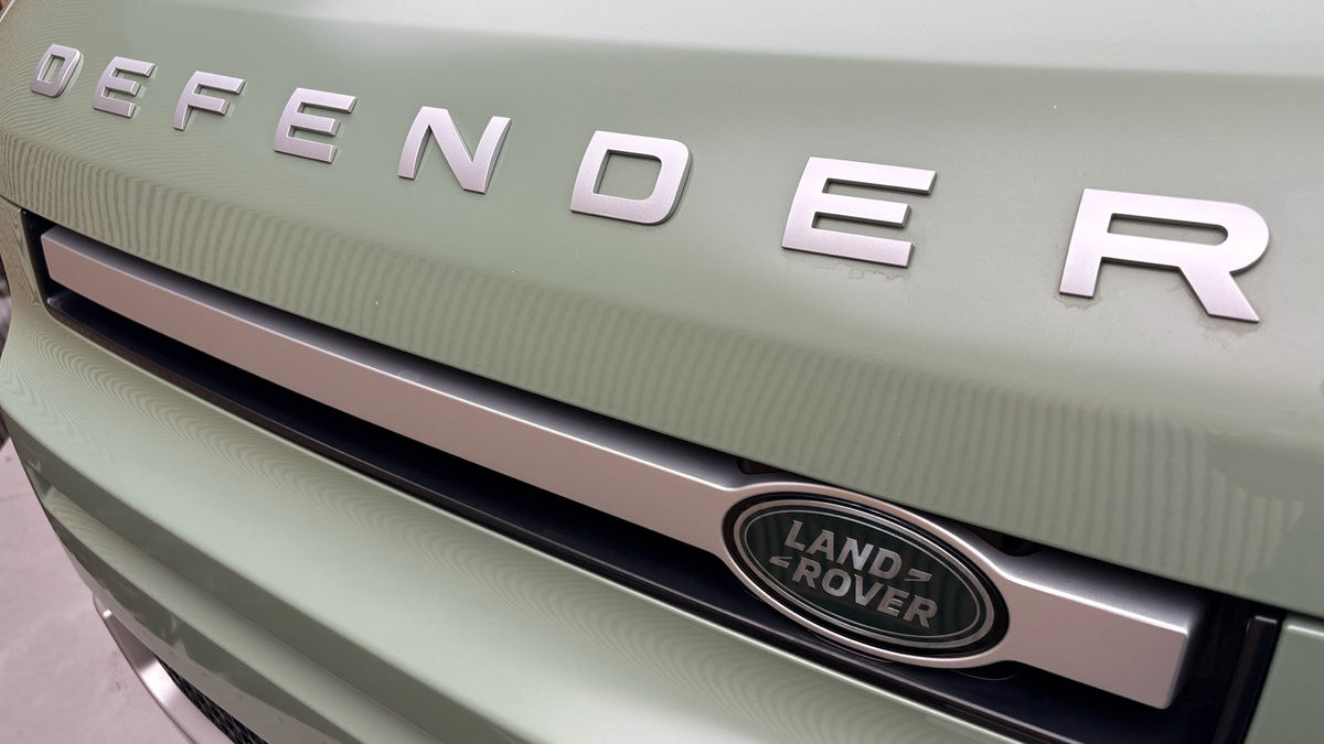 Land Rover Defender 90 Image 24