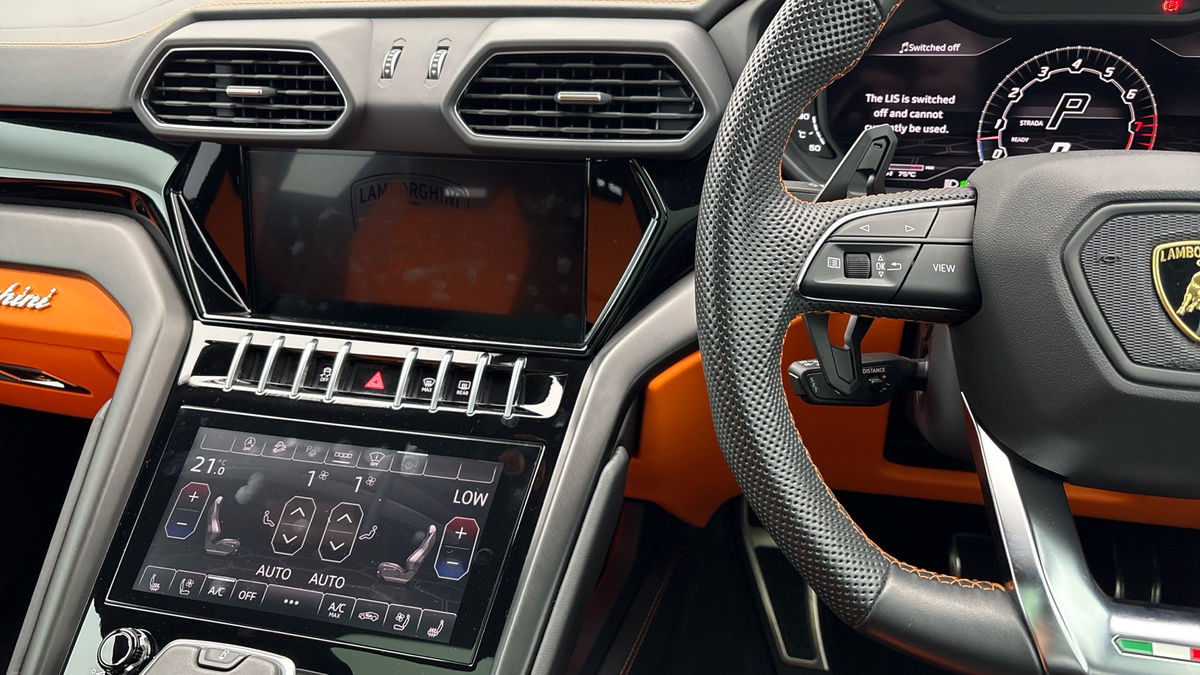 Lamborghini Urus Image 13